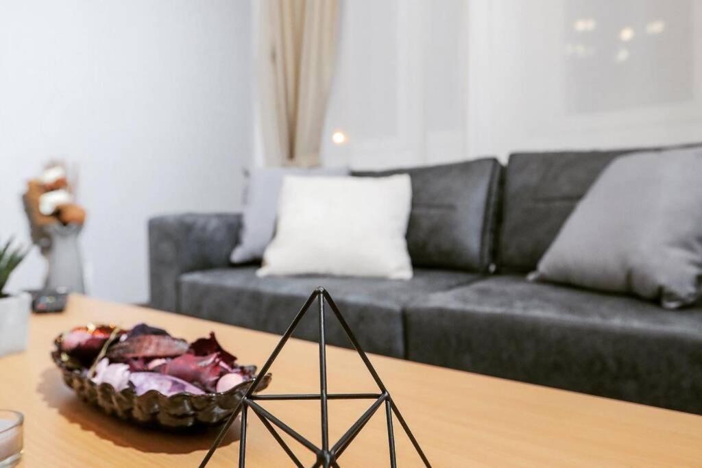 Mickitos Apartments At Macedonia Square سكوبجي المظهر الخارجي الصورة
